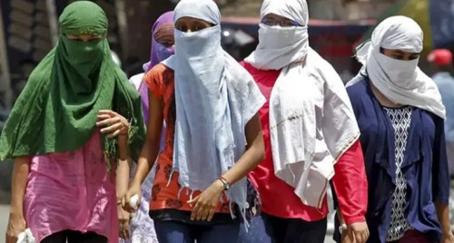 ప్రభుత్వ భూములను దర్జాగా కబ్జా చేస్తున్న అక్రమార్కులు