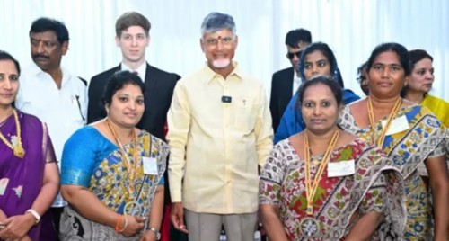 ఎంఈఓ ఆఫీసు వద్ద నల్ల త్రాసు పాము కలకలం