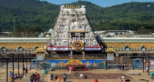 అయ్యప్ప నామ స్మరణలో భక్తులు