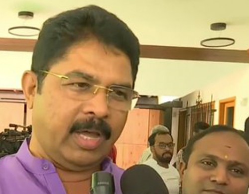 కర్నాటకలో మళ్లీ రాజకీయ సందడి