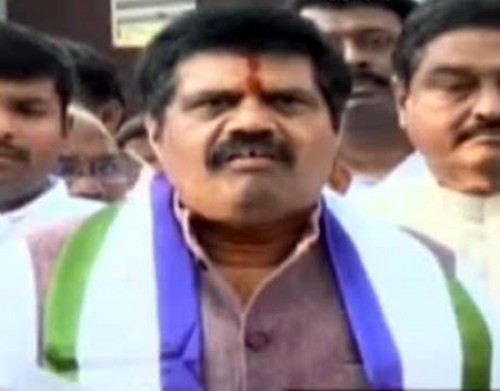 పార్టీకి, పదవికి రాజీనామా చేసిన అవంతి