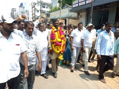 స్వతంత్ర ఎంఎల్‌ఎ అభ్యర్థి గా బాబ్జి నామినేషన్‌