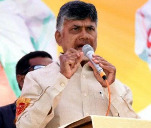 త్వరలోనే డ్వాక్రా సభ్యులందరికీ స్మార్ట్‌ఫోన్లు