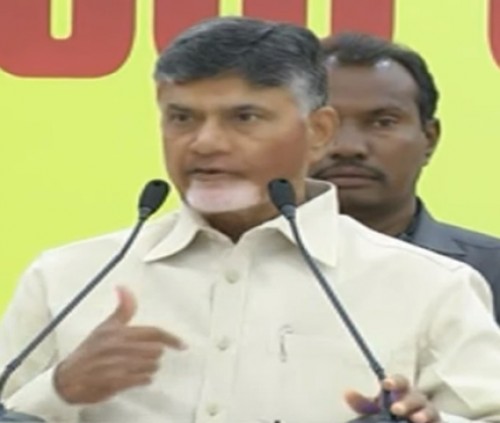 పట్టణాలలో ఇళ్ల నిర్మాణం వేగవంతం చేయాలి : చంద్రబాబు