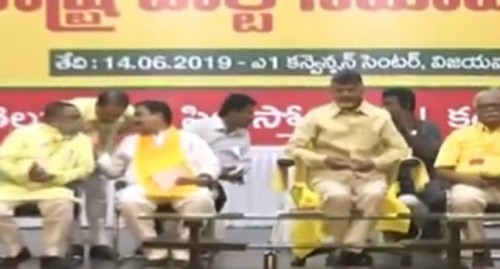 కార్యకర్తలకు అండగా ఉండాలి : చంద్రబాబు