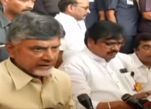 ఈసీ కార్యాలయం వద్ద సీఎం చంద్రబాబు ధర్నా