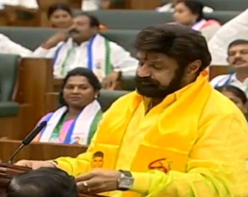 శాసనసభలో కొనసాగుతున్న ఎమ్మెల్యేల ప్రమాణ స్వీకారం