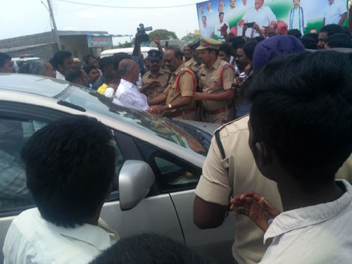 కొండపి ఎమ్మెల్యేపై వైకాపా వర్గీయుల దౌర్జన్యం