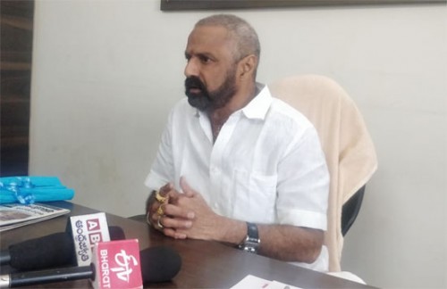 మూడు రాజధానులపై తొలిసారి నోరువిప్పిన బాలయ్య..