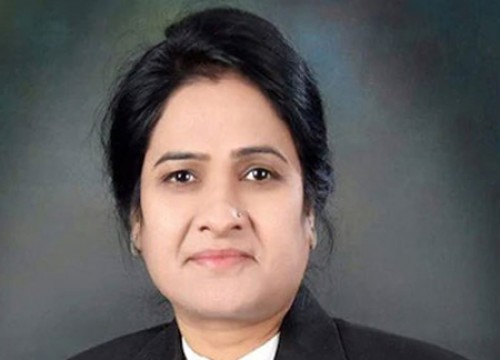 యూపీ బార్‌ కౌన్సిల్‌ అధ్యక్షురాలు కాల్చివేత