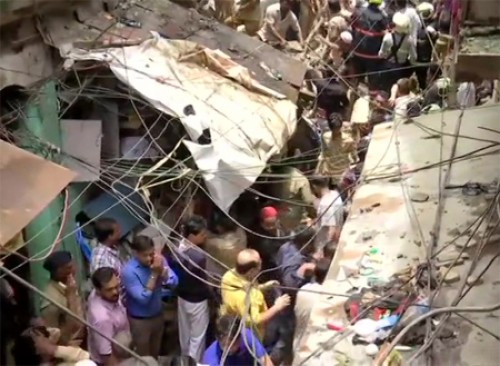 భవనం కూలిన ఘటనలో 12మంది మృతి