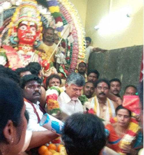 సతీసమేతంగా గంగమ్మకు పట్టువస్త్రాల సమర్పణ