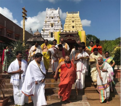 శ్రీ శైలం మల్లన్నను దర్శించుకున్న సచ్చిదానంద స్వామీజీ