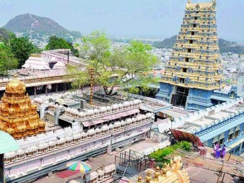 బెజవాడ దుర్గమ్మ దర్శనం కోసం బయలుదేరిన రాజధాని మహళలు