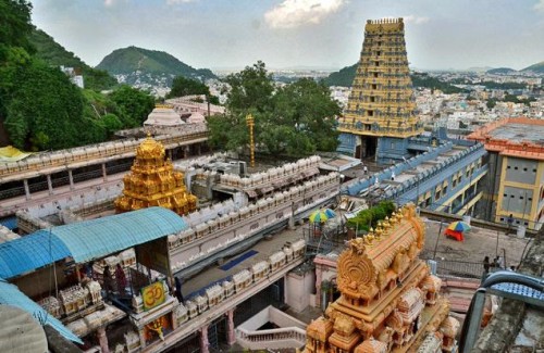 ఏసీబీ సోదాల ఎఫెక్ట్: 13 మంది దుర్గగుడి ఉద్యోగులపై వేట