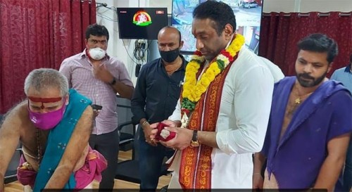 బెజవాడ దుర్గమ్మకు మంత్రి మేకపాటి ప్రత్యేక పూజలు