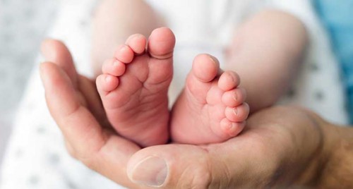 108 వాహనంలో నిండు గర్భిణీ ప్రసవం