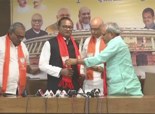 గుజరాత్ లో కాంగ్రెస్ పార్టీకి మరో షాక్