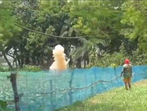 రాణినగర్ పోలింగ్ కేంద్రం వద్ద నాటుబాంబుల దాడి