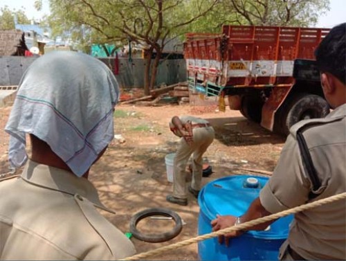 కర్నూలు జిల్లాలోని కోసిగిలో బాంబుల కలకలం 