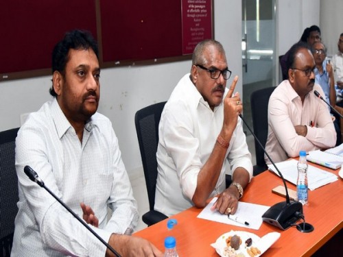 పేదలందరికి ఇళ్ళు కేటాయింపు: మంత్రి బొత్స