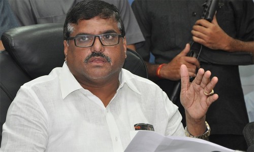 సీఎం జగన్ ను కలిసిన మంత్రులు పెద్దిరెడ్డి , బొత్స