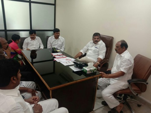 మంత్రి బొత్స సత్యనారాయణ  కలిసిన బీసీ సంక్షేమ శాఖ మంత్రి