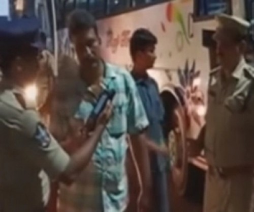 మద్యం తాగి వాహనాలు నడుపుతూ పట్టుబడ్డ ప్రైవేట్ ట్రావెల్స్ బస్సు డ్రైవర్లు