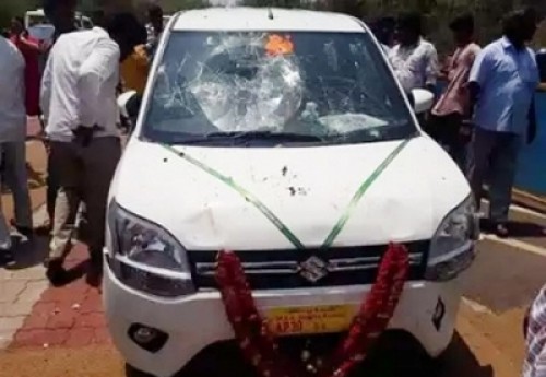 బ్రేక్‌కు బదులు యాక్సిలరేటర్ తొక్కిన పూజారి