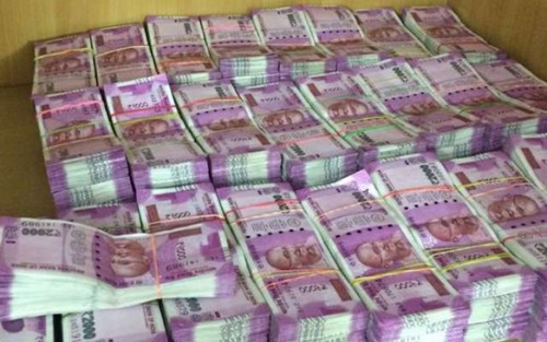 కర్నూలులో ఎన్నికల సిబ్బంది నిర్వాకం