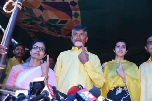 ఓటుహక్కు వినియోగించుకున్న నారా వారి ఫ్యామిలీ