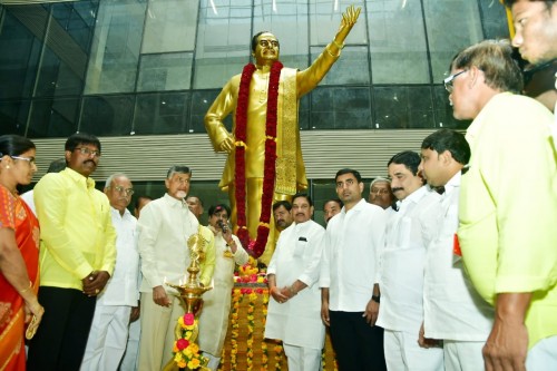 ఎన్టీఆర్ కు చంద్రబాబు నివాళి..