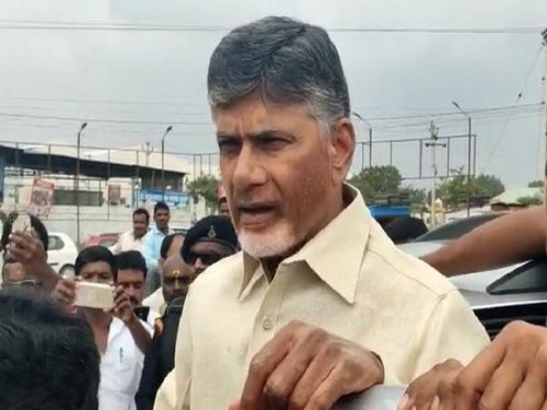  జంగారెడ్డిగూడెంలో నాటు సారా మృతుల కుటుంబాలకు చంద్రబాబు పరామర్శ 