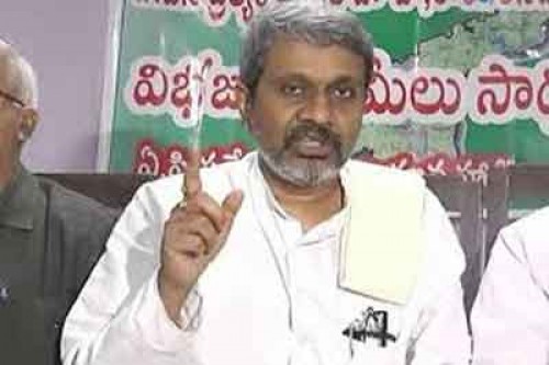 గుంటూరు కలెక్టరేట్ దగ్గర చలసాని శ్రీనివాసరావు మౌన దీక్ష