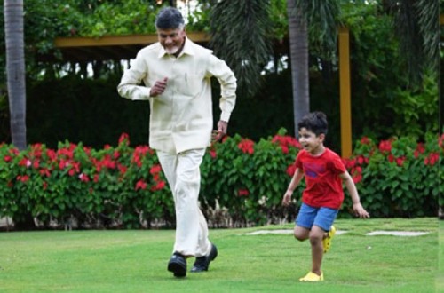 ఫ్యామిలీతో విదేశీ టూర్‌కు చంద్రబాబు