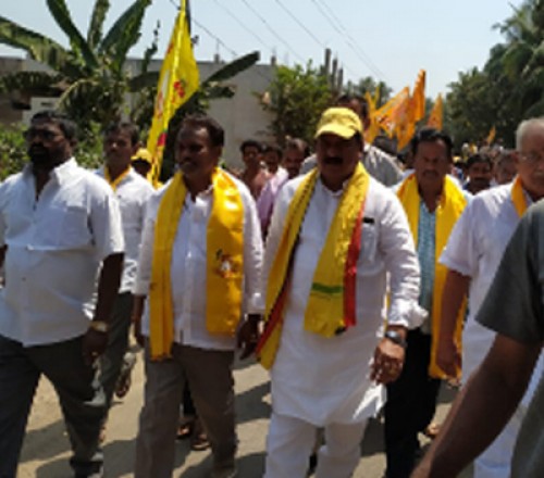 దివిలి గ్రామంలో నిమ్మకాయల చినరాజప్ప ప్రచారం