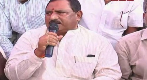 బెజవాడ  కనకదుర్గమ్మను దర్శించుకున్న చినరాజప్ప