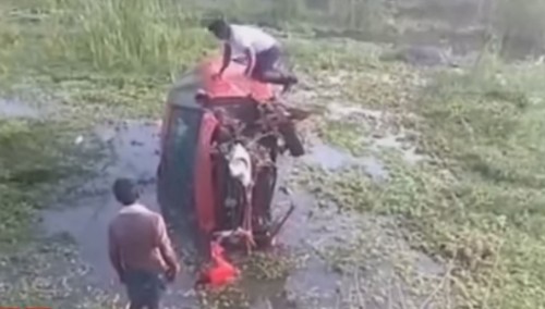అదుపుతప్పి పంటకాలువలోకి దూసుకెళ్లిన కారు