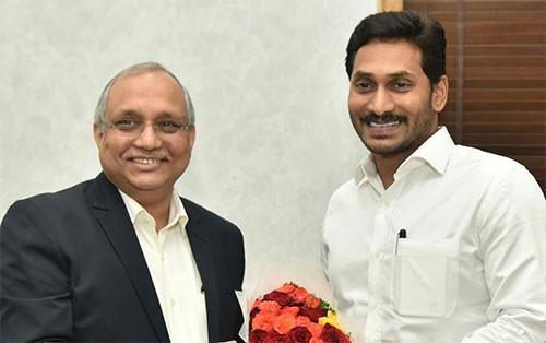  వైయస్‌ జగన్‌ను  కలిసిన సిఐఐ డైరెక్టర్‌ జనరల్‌