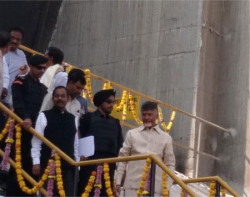 దిగువ కాపర్‌ డ్యాం పనులను పరిశీలించిన సీఎం చంద్రబాబు