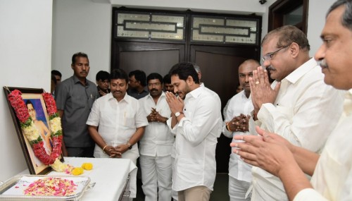 అమరజీవి పొట్టి శ్రీరాములుకి సీఎం జగన్ ఘన నివాళి