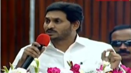 మహిళలకు వడ్డీలేని రుణాలు : జగన్