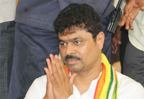 సీఎం రమేష్‌‌ వాట్స్‌ప్ అకౌంట్‌పై  వేటు 