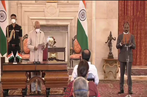 కాగ్ కొత్త అధిపతిగా ముర్ము ప్రమాణ స్వీకారం