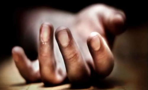  కలెక్టరేట్ ఎదుట దంపతుల ఆత్మహత్యాయత్నం