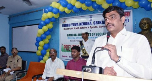 మాదక ద్రవ్యాల నిర్మూలనకు యువత సహకరించాలి: కలెక్టర్ నివాస్