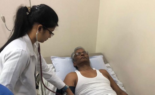 ముంబైకి మరో కాంగ్రెస్ ఎమ్మెల్యే...రక్తపోటుతో హాస్పిటల్ లో