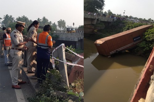 కాలువలో దూసుకెళ్లిన కంటైనర్‌ వెలికితీత