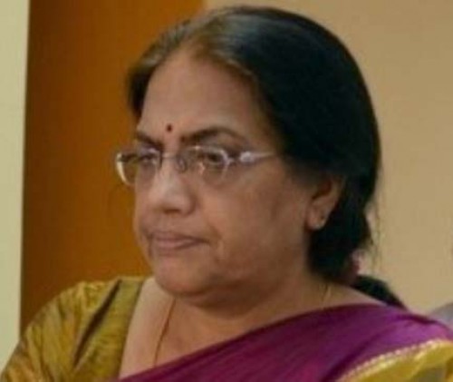 ఆరోగ్య కేంద్రాన్ని తనిఖీ చేసిన సీఎస్