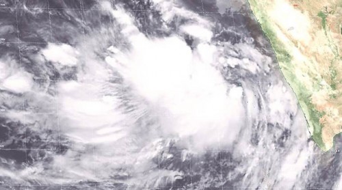 గుజరాత్‌ వైపు కదలుతున్న వాయు తుపాన్‌ 